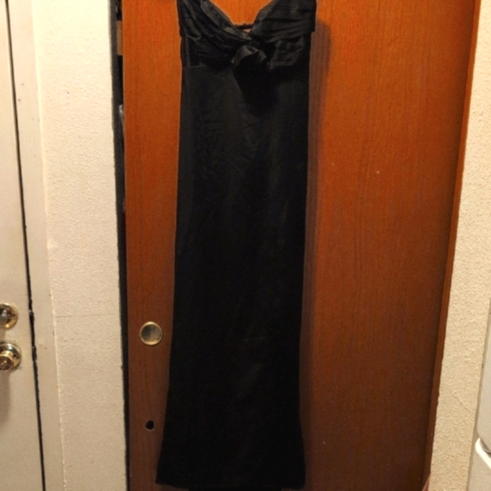 Strapless Elegant Black Evening Dress With Drop back